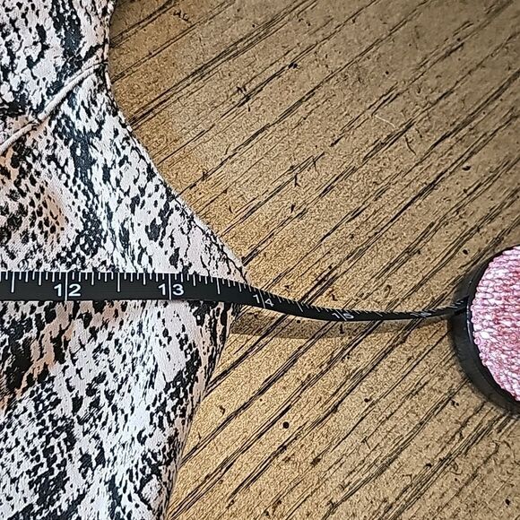 Snakeskin print jumpsuit with cutout size 2 Topshop - Picture 4 of 13